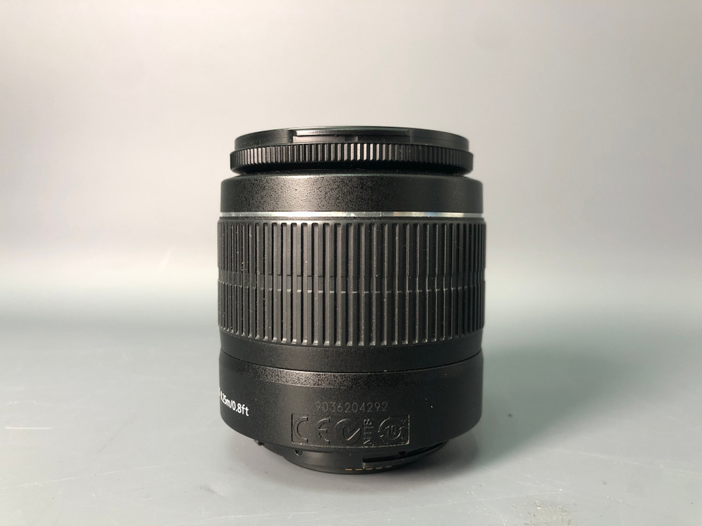 Canon 1100D Kit 18-55mm, 5140 кадров, есть царапины.