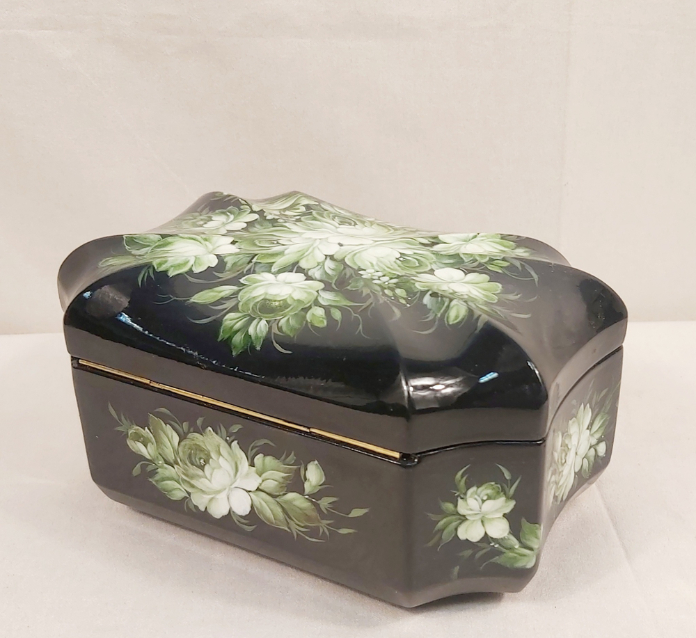 Шкатулка "Цветы на черном" с жостовской росписью