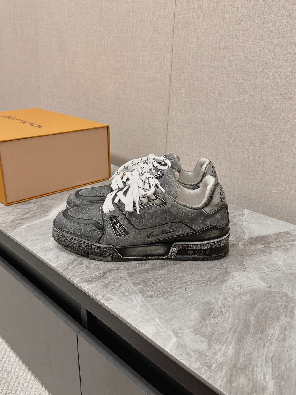 Louis Vuitton Trainer (4 colors)