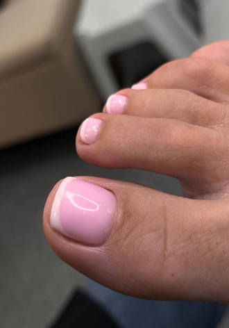 Педикюр аппаратный пальчики с покрытием от 2000 руб