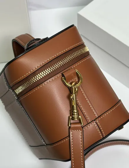 Сумка CELINE IN SMOOTH SATINATED CALFSKIN коричневая