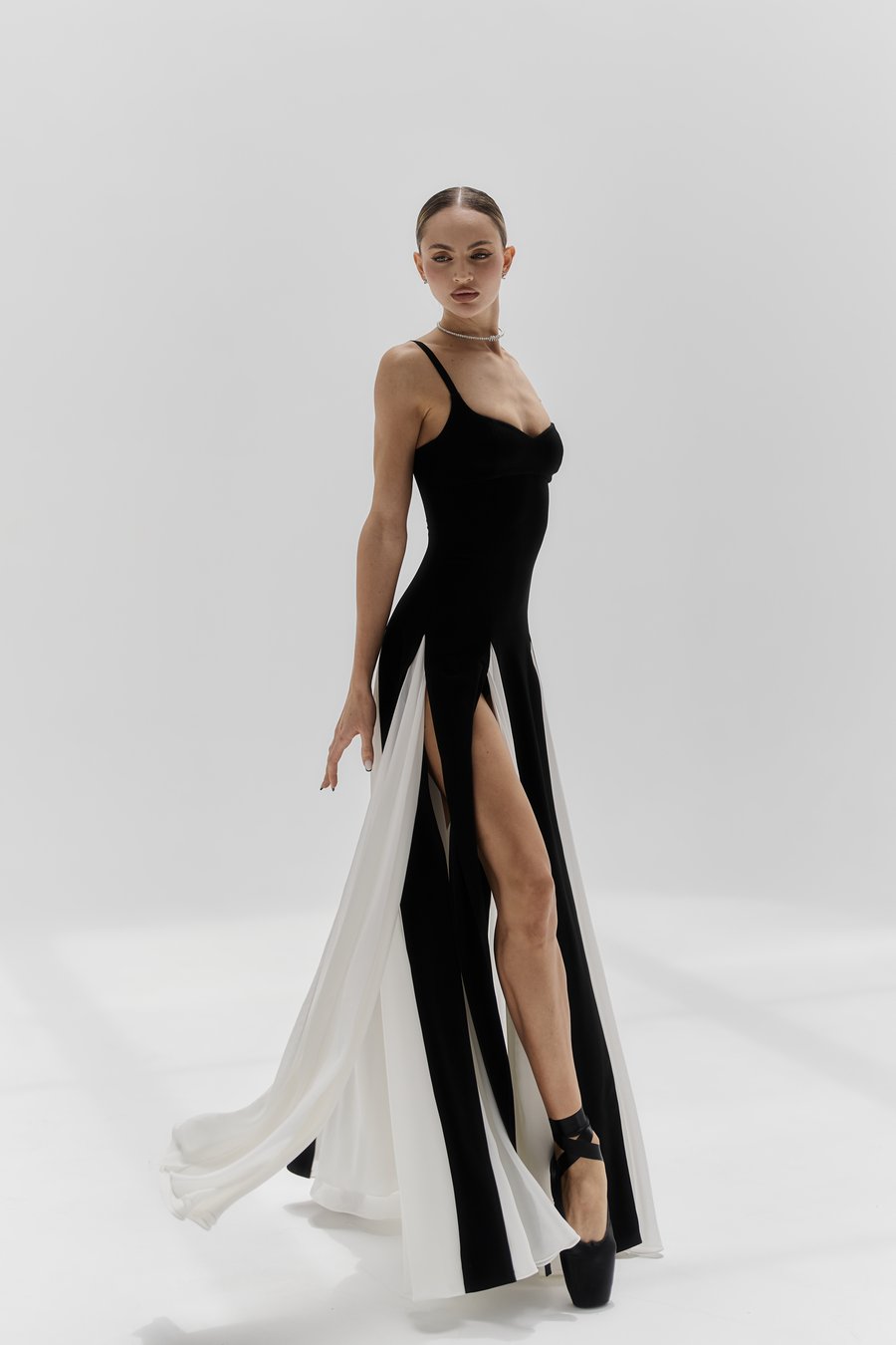 Платье с разрезами