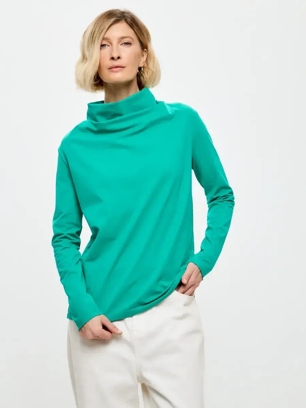 Лонгслив с цельнокроеным воротником зелёный