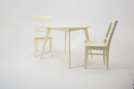 Стол Zip-mebel Сканди К 100 слоновая кость со стульями Ингольф слоновая кость
