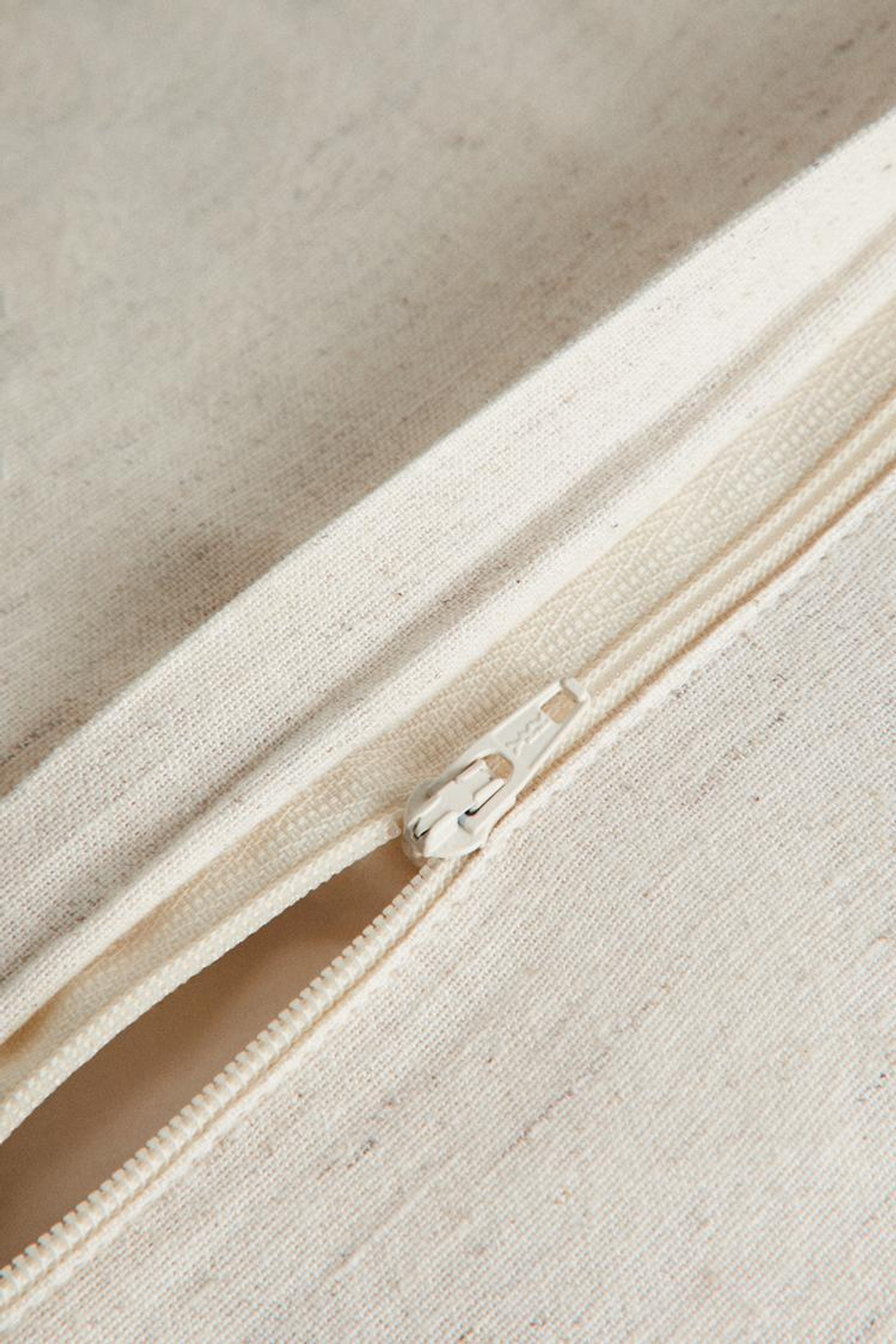 ZARA HOME ЛЬНЯНОЙ ЧЕХОЛ ДЛЯ ДЕКОРАТИВНОЙ ПОДУШКИ, СВЕТЛО-БЕЖЕВЫЙ