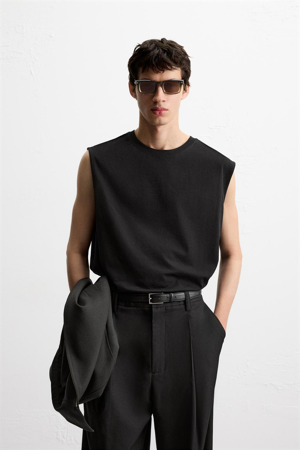 Топ relaxed fit без рукавов