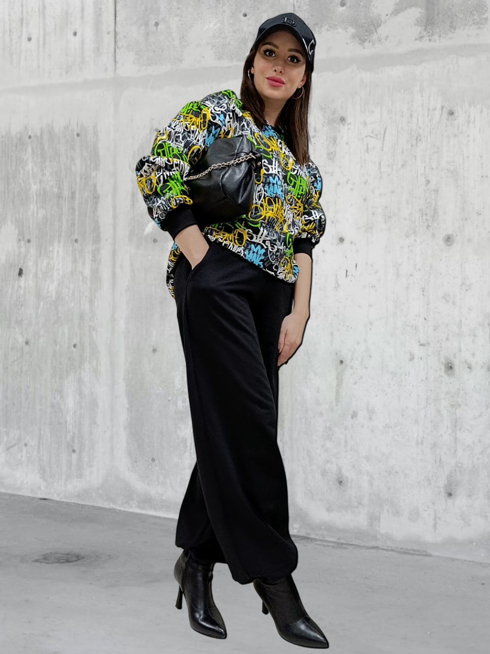 20833 Костюм женский (брюки палаццо и свитшот) футер 2-х нитка начес граффити/черный (52)