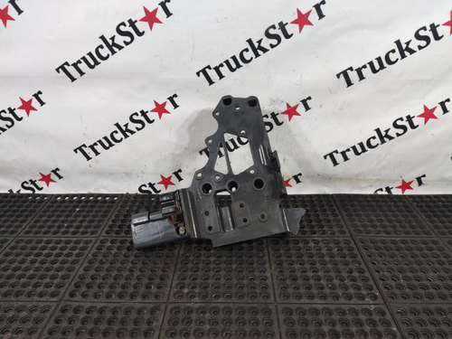 Кронштейн буксировочный левый 2017г.