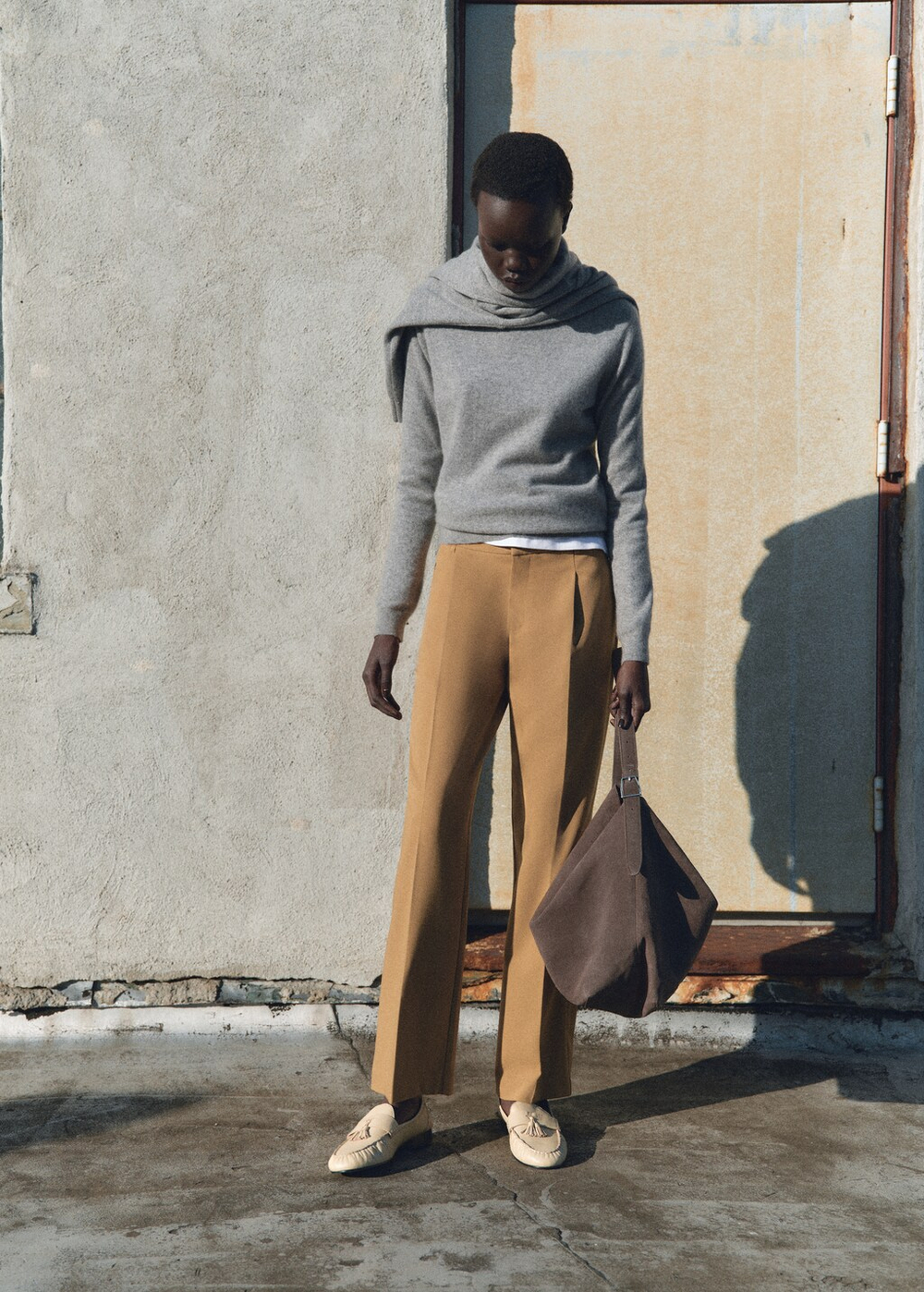 Прямые брюки с защипами