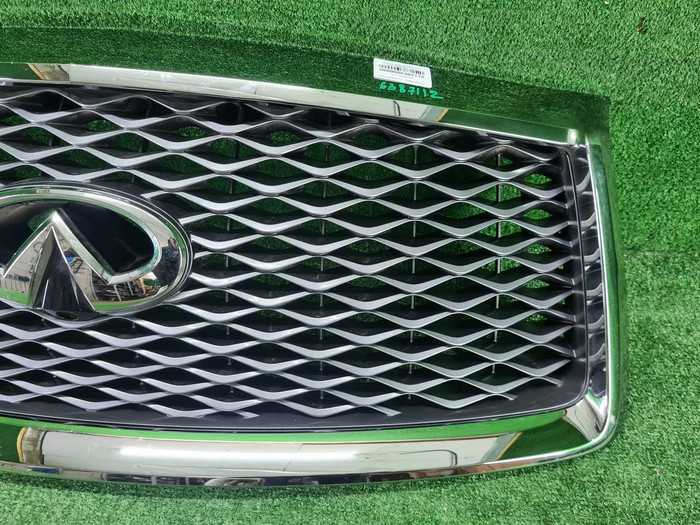 Решетка радиатора Infiniti QX80 (2017-2020)