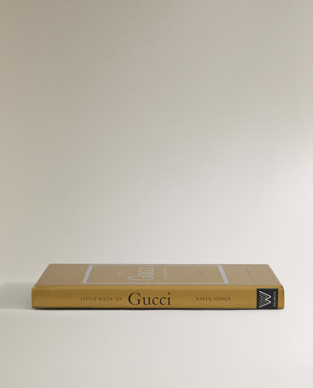 The Little Book of Gucci. Иллюстрированная книга о модном доме Gucci (на английском языке)