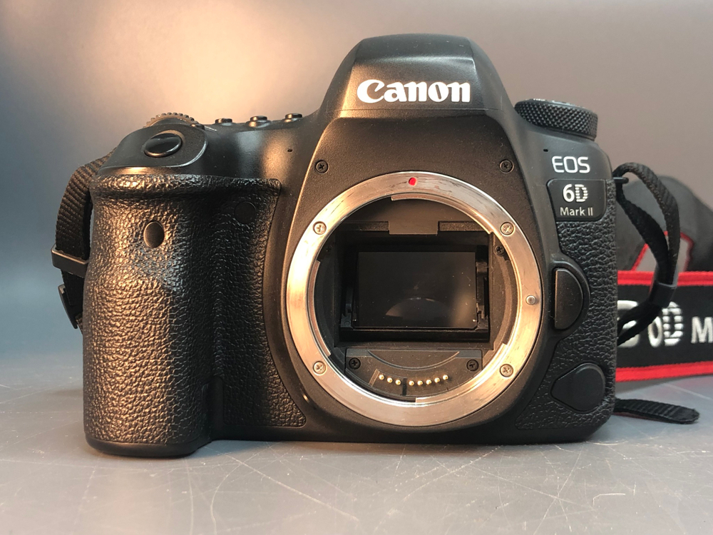 Canon EOS 6D Mark II Body 2700 кадров пробега