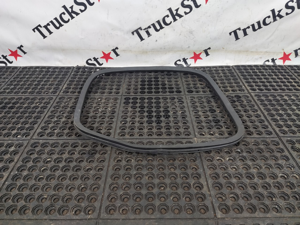 Уплотнитель инструментального ящика 2023г