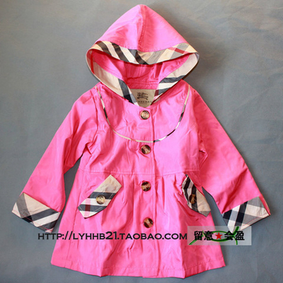 Плащ однотонный с капюшоном и контрастными вставками в клетку