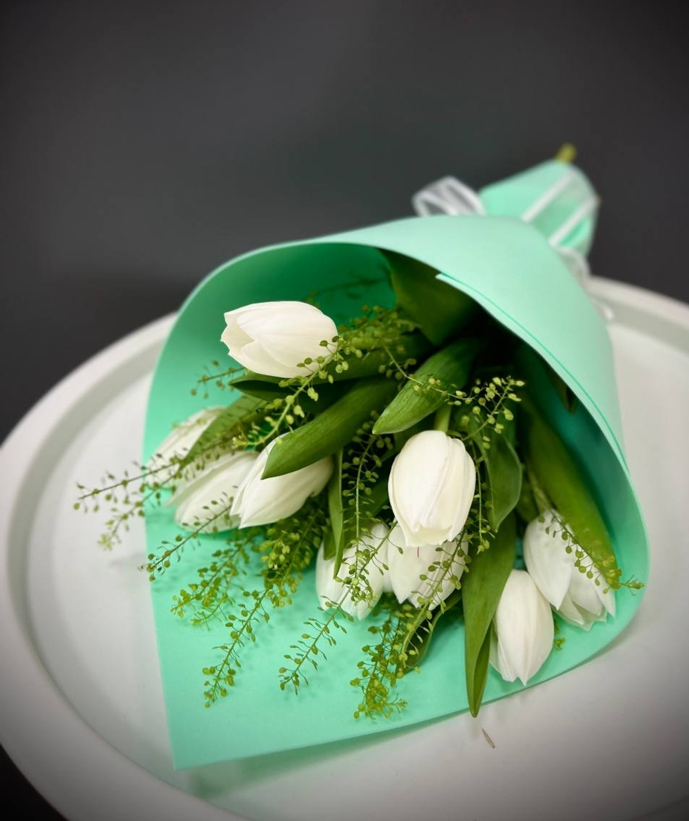 9 тюльпанов в оформлении