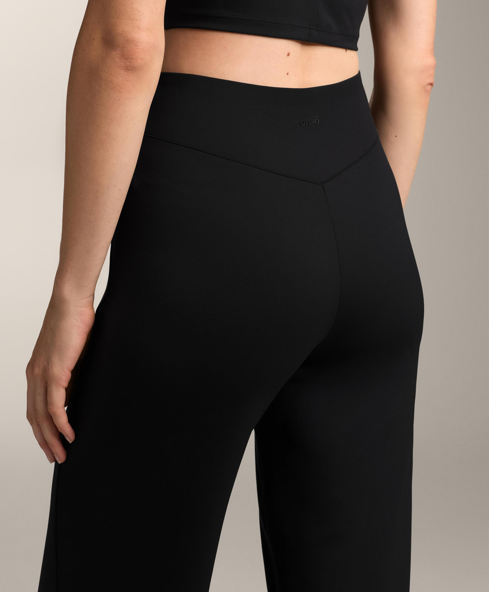 OYSHO Брюки прямого кроя с эффектом неопрена, черный