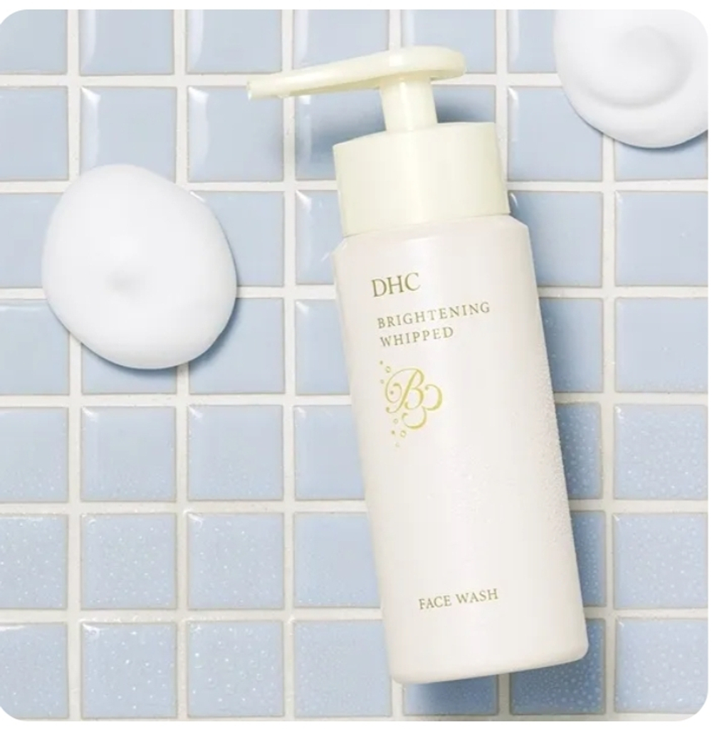 DHC Brightening Whipped Face Wash Осветляющая очищающая пенка для лица на основе СО2, 120 г