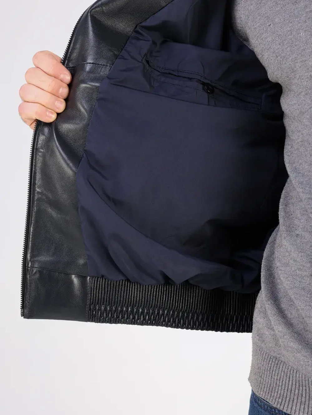 Кожаная куртка демисезонная на резинке