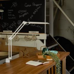 TLD-524 White-8W-Светильник настольный на струбцине-LED-500Lm-4500K-Dimmer-Цвет-белый