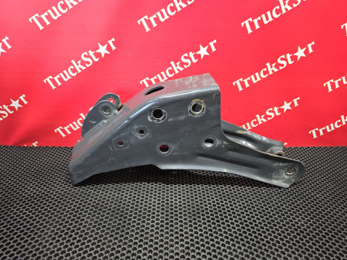 Кронштейн замка кабины правый 2020г