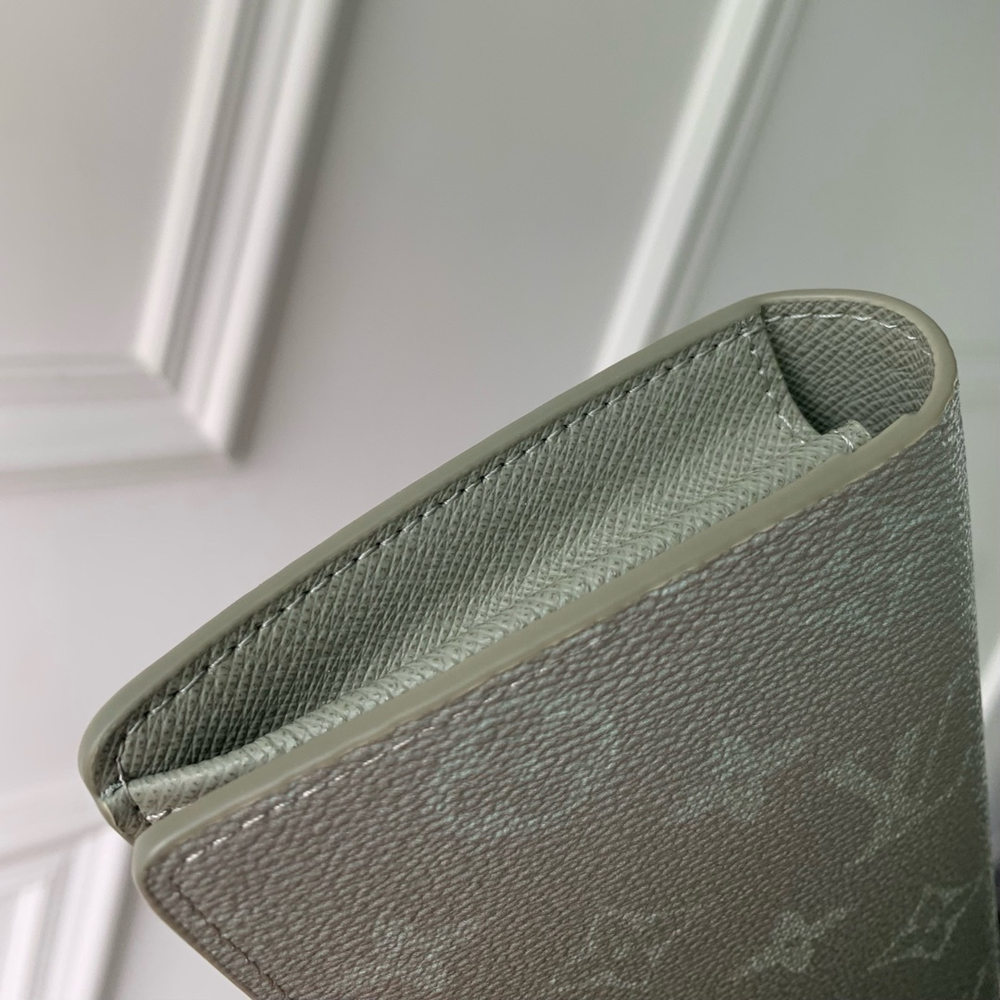 Louis Vuitton Brazza Wallet