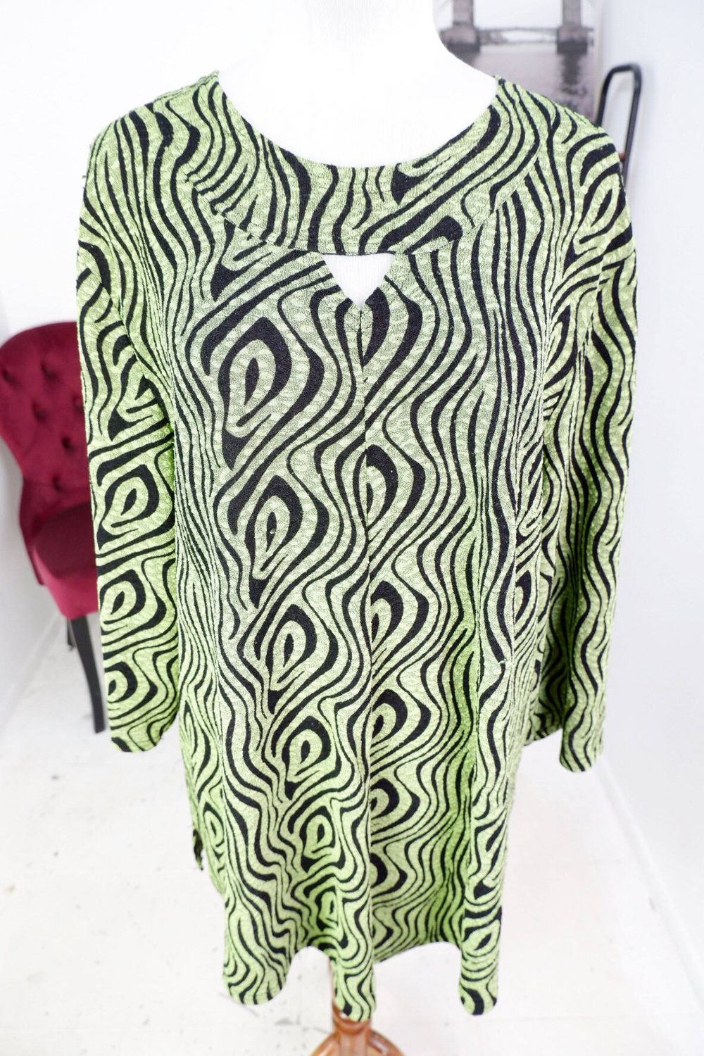 Блузка для стильного образа, визуально на 64 размер