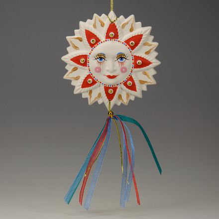 Плоская фарфоровая ёлочная игрушка Солнышко