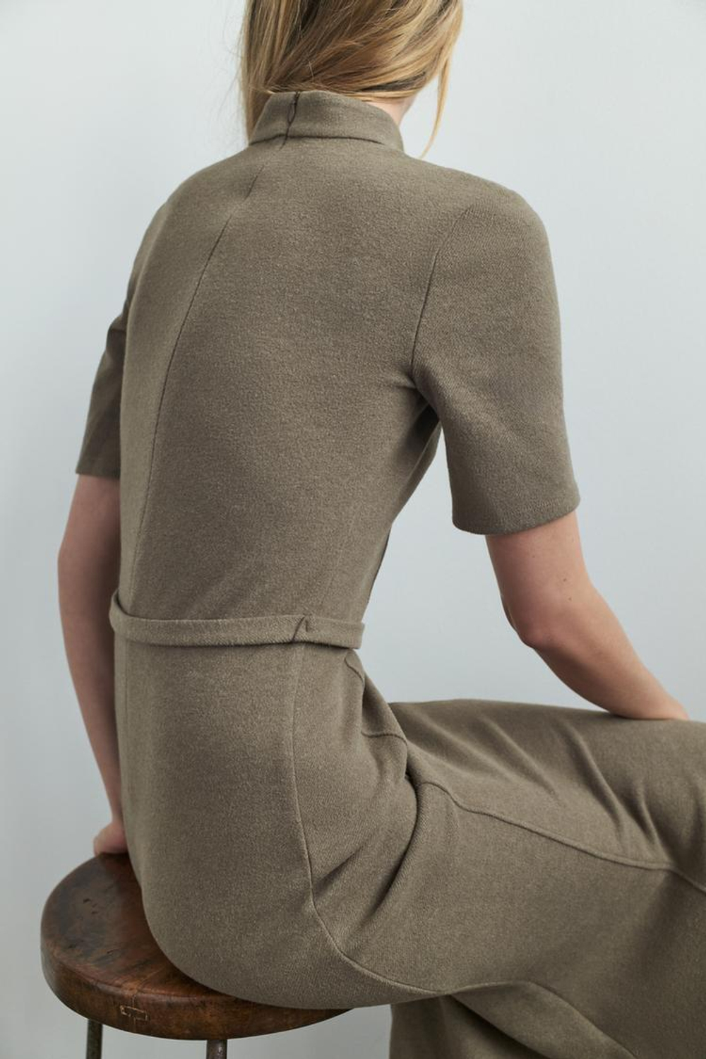 ZARA ПЛАТЬЕ ИЗ МЯГКОЙ ТКАНИ С РЕМНЕМ, ХАКИ МЕЛАНЖ