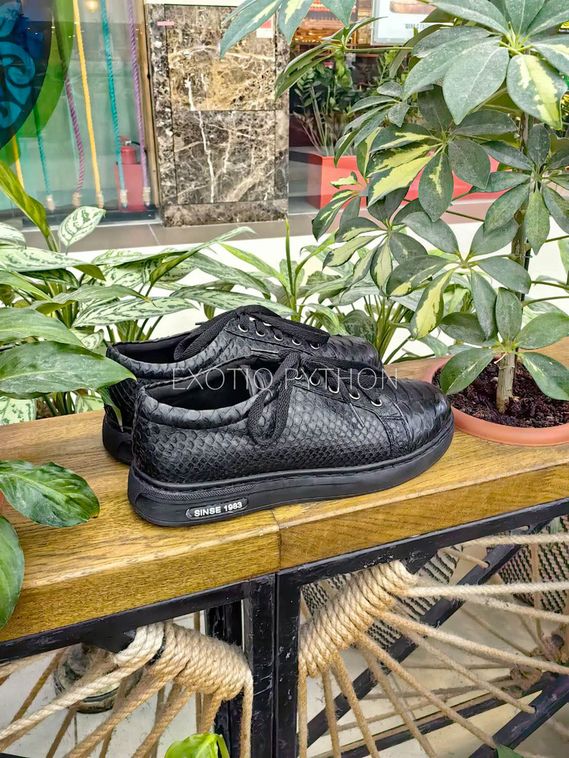 Женские кроссовки из кожи питона SH-190