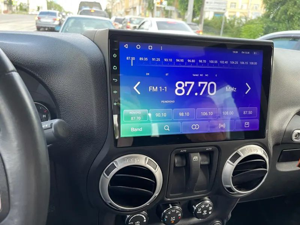 Магнитола для Jeep Wrangler 3 2014-2018 - FarCar 9566 монитор 10" QLED на Android 13, 8 ядер (TS18), CarPlay, 4G SIM-слот