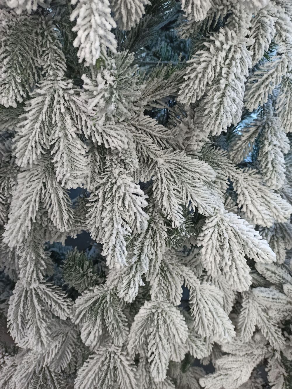 Заснеженная елка с гирляндой «Камчатская» теплый свет (Литая+пвх) 180 см / 1,8 м