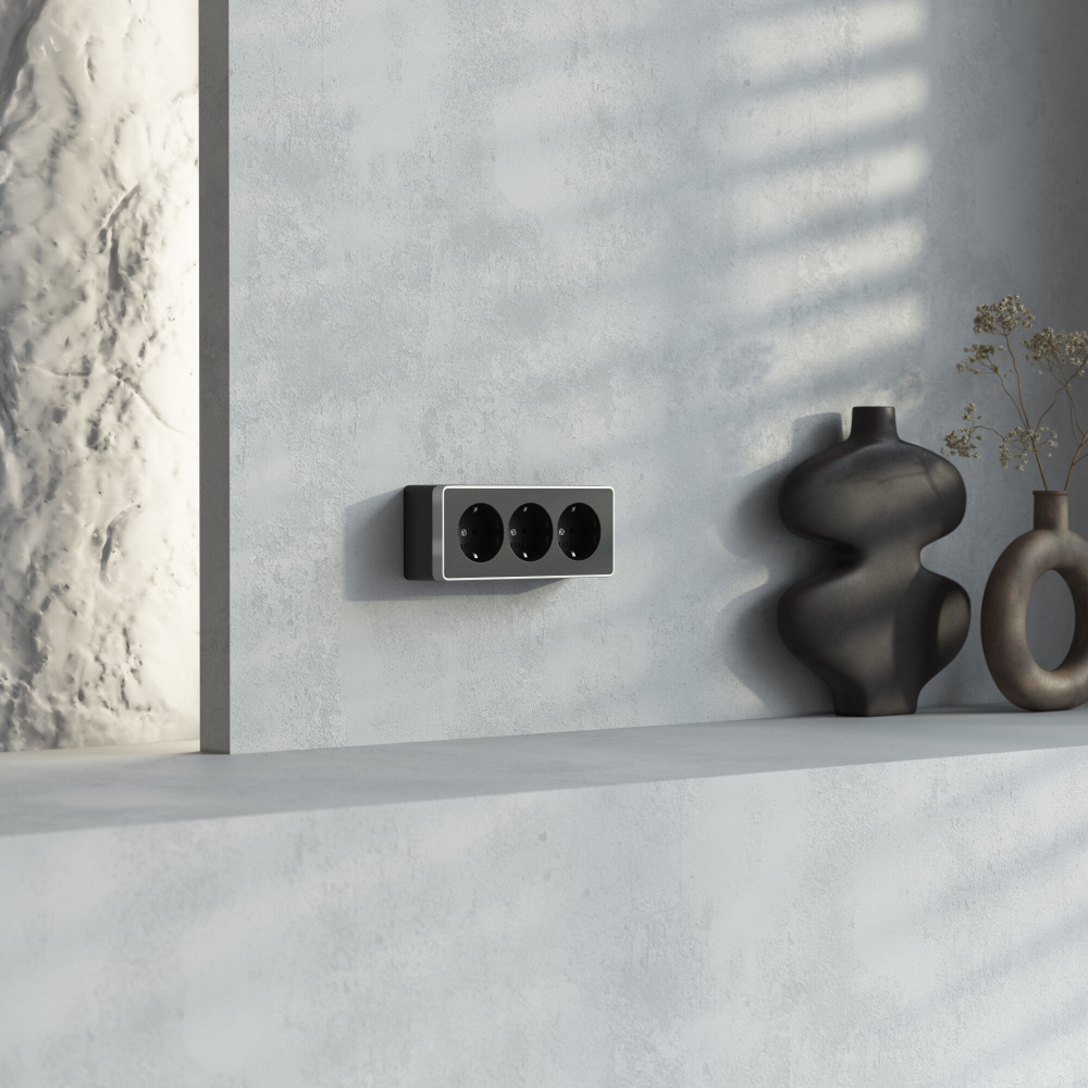 Розетка тройная с заземлением и шторками Gallant черный с серебром W5073134