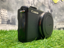 Canon EOS M100
