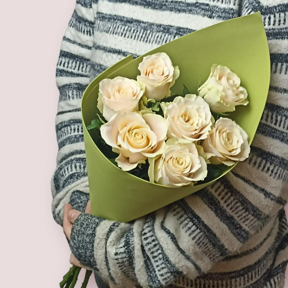 Букет из кремовых роз сорта "Шарман" 7 шт