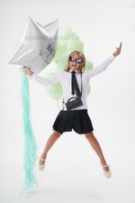 Школьница с шарами на 1 сентября — звезда «Классная работа» и шары «тетрадь»