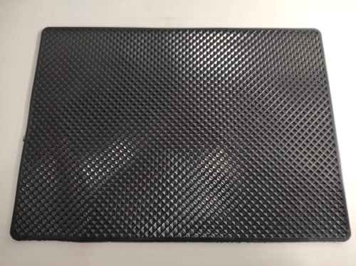 Противоскользящий коврик на панель, классический, маленький (1 шт.)