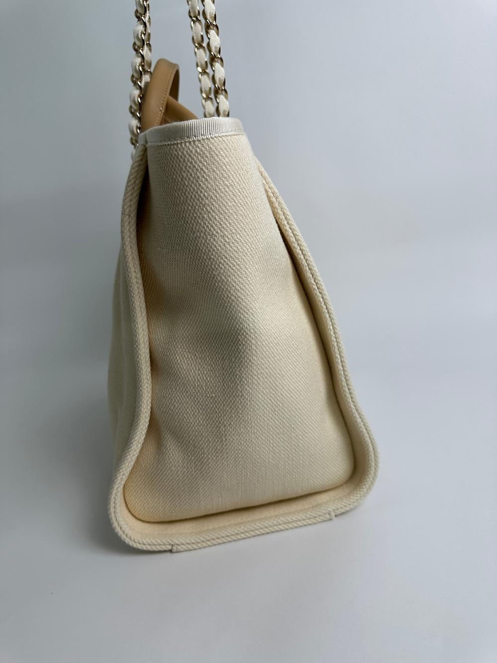 Сумка Chanel Deauville bag