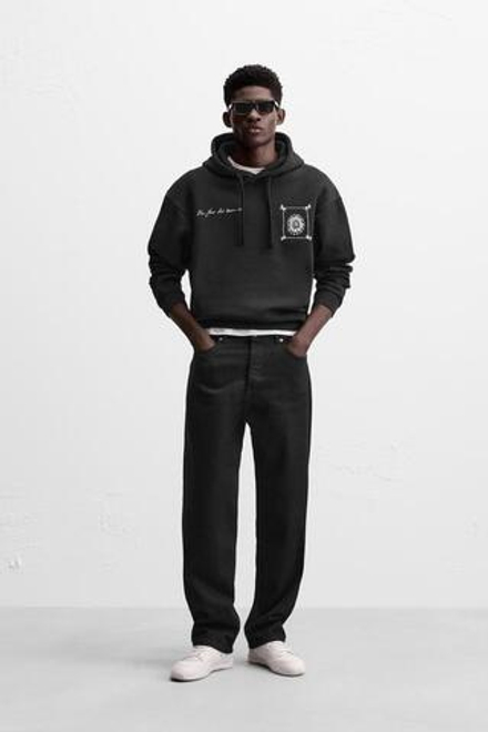 ZARA ТОЛСТОВКА С КОНТРАСТНЫМ ПРИНТОМ, ЧЕРНЫЙ