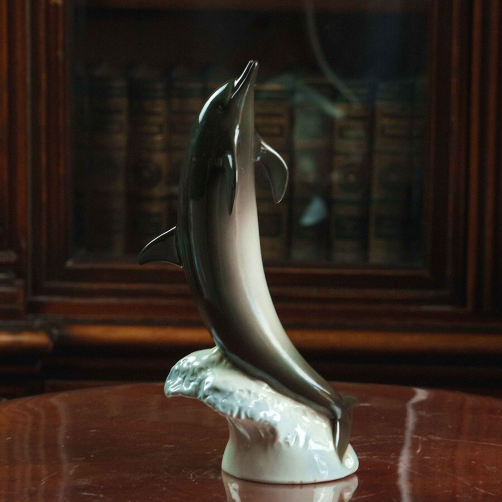 Фарфоровая статуэтка «Дельфин»