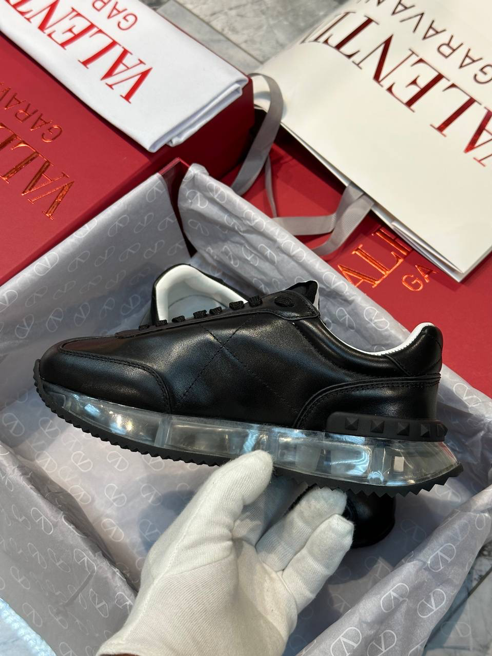 Кроссовки Valentino