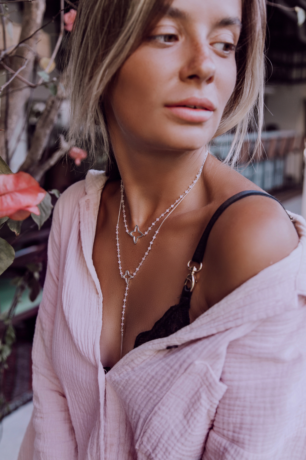 Колье-галстук «Клевер» с бусинами из розового кварца