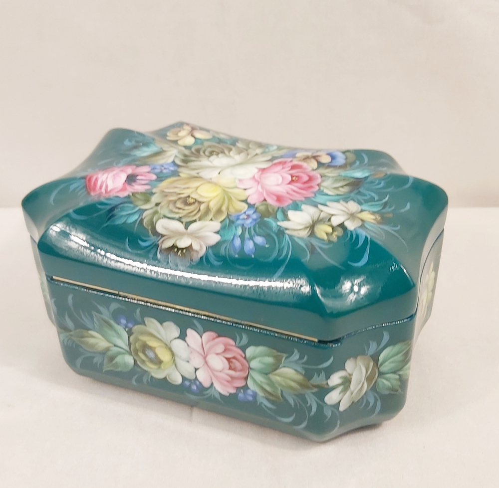 Шкатулка "Цветы на зеленом" с жостовской росписью