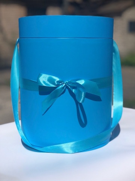 Шляпная коробка 22,5 см Цвет:  ярко голубой . Розница 390  рублей .
