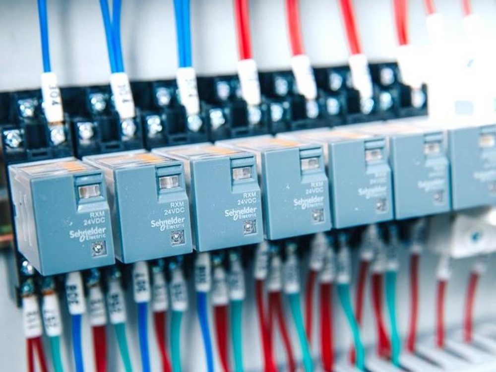 Гидравлический листогибочный пресс MetalTec HBM 160/3200M с инвертором заднего упора E22