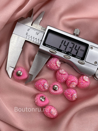 Пуговицы пластиковые в форме клубники розовые