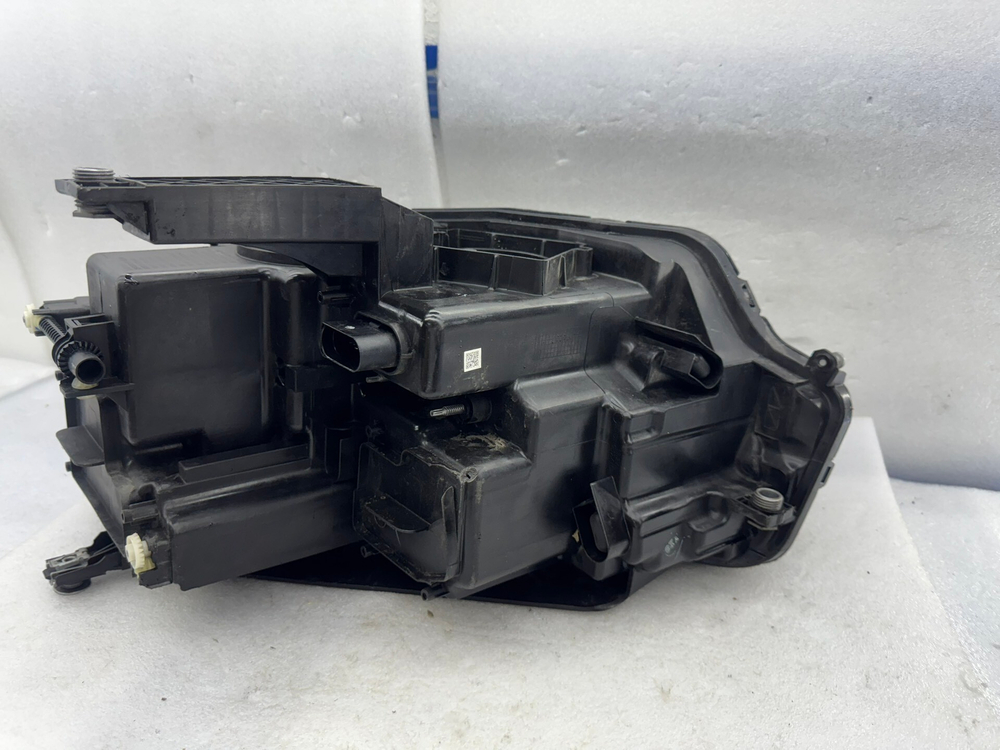 Оригинальная фара Volkswagen Teramont X