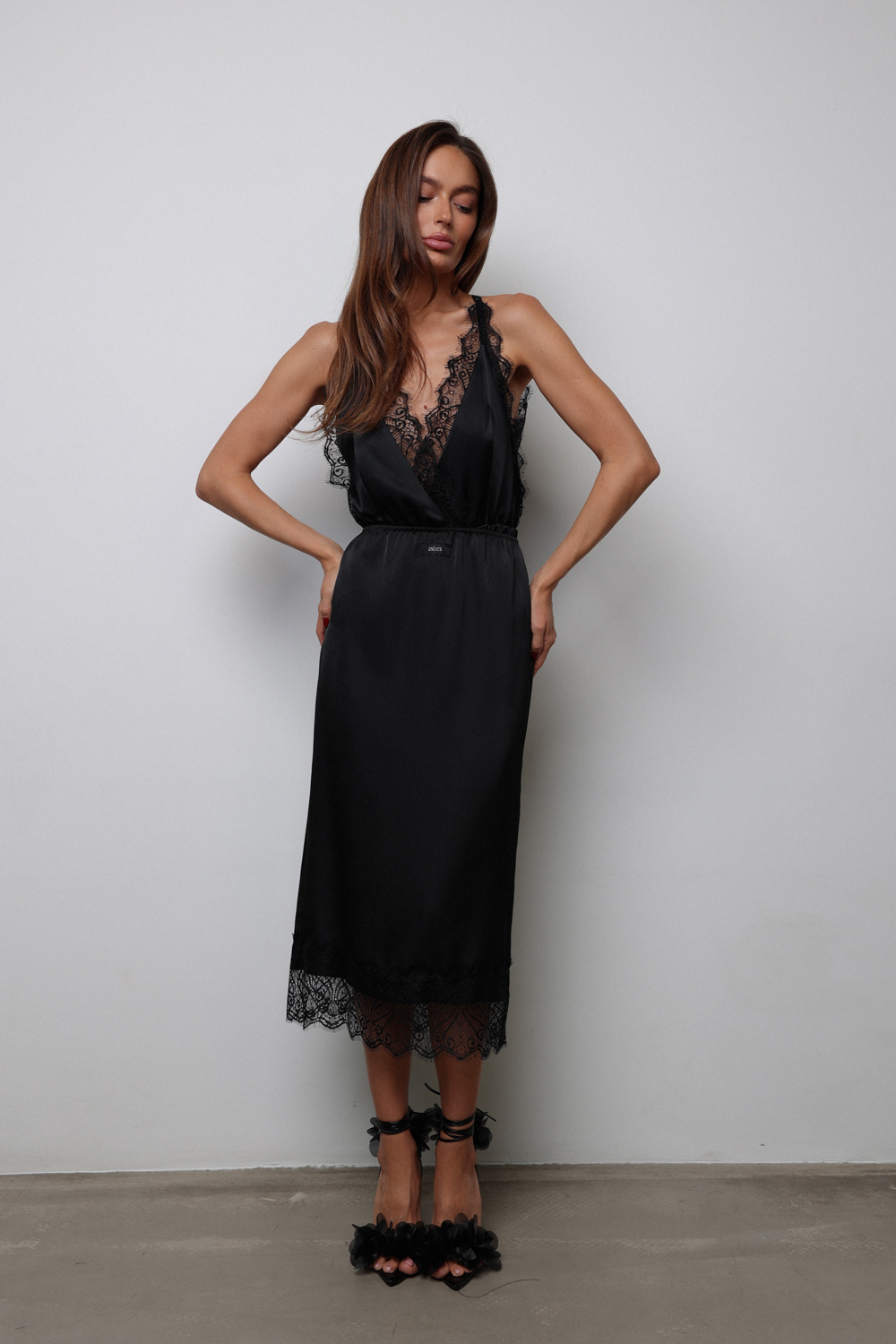 Юбка миди с кружевом черная