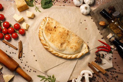 Кальцоне с курицей и грибами