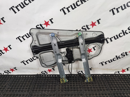 Стеклоподъемник правый в сборе