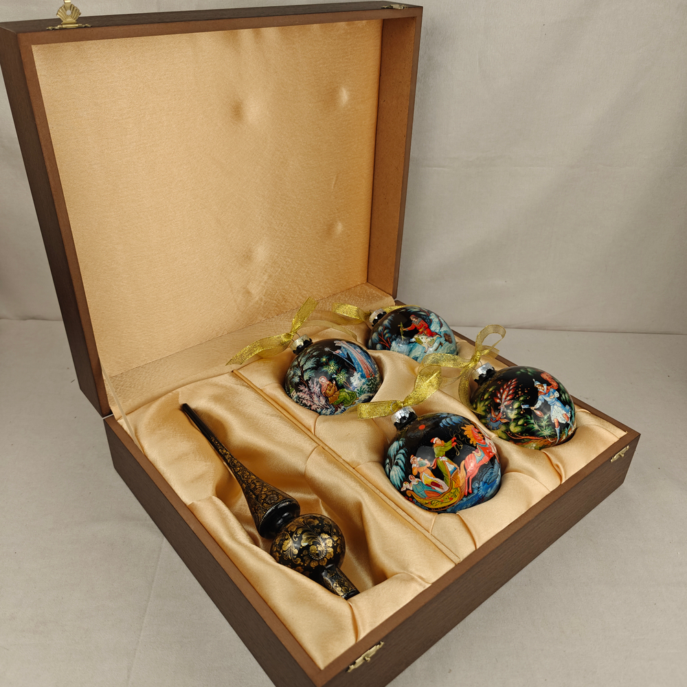 Сувенирный набор из 4-х новогодних шаров и наконечника с ручной росписью Палех "Сказки"